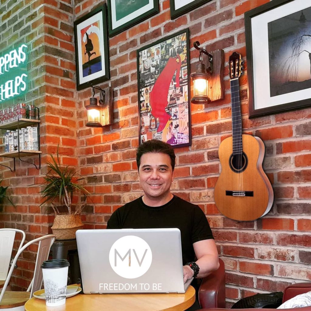 Mark Villarosa - the Online Business Coach for Creative People.